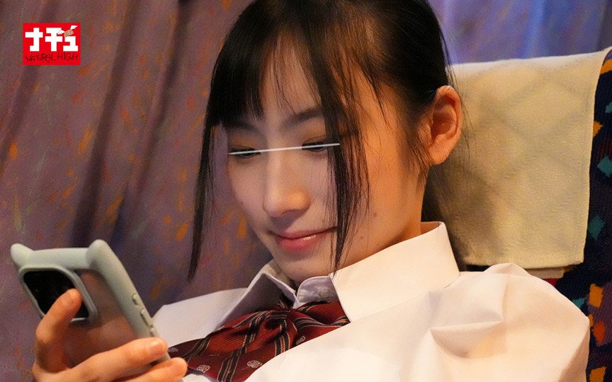 就寝中の夜行バスで指マンされた気弱女子5 黒髪細身娘 画像1