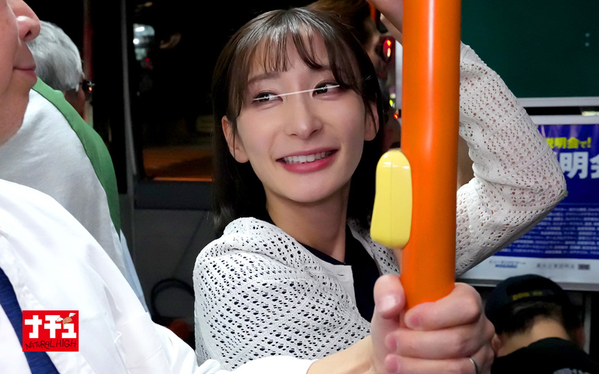 バスで動けず長時間べろキスされ蕩け顔を見られた人妻 画像7
