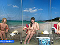 全裸ギャルがオナニー＆オシッコしちゃう夢のビーチ サンプル画像2
