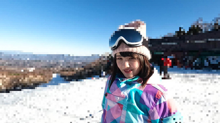 スキー場で見つけた激カワ女子をナンパしてカーSEX 画像1