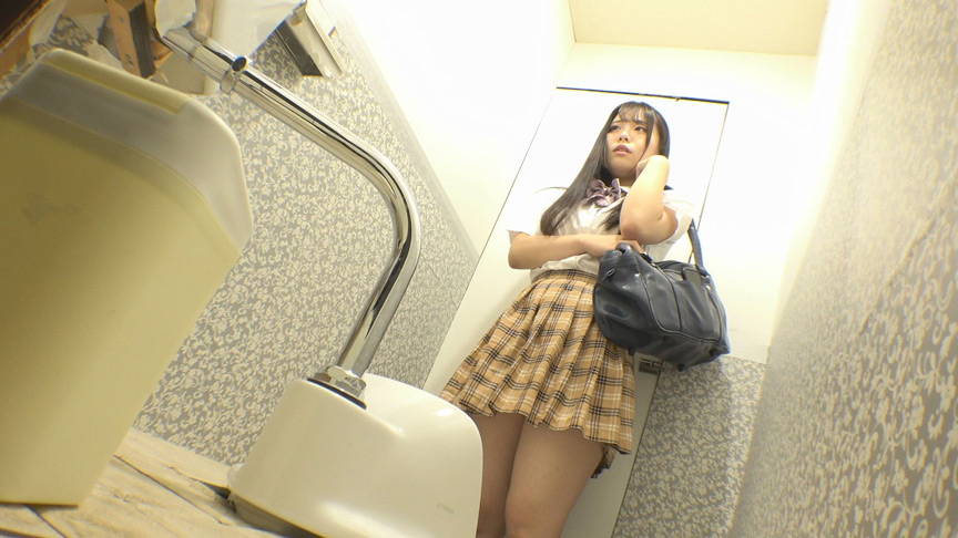 【流出映像】 女子○生 公衆トイレ下校中オナニー 画像2