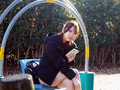 街のお姉さんがエロ過ぎてずっと見てたら、こっそり口で抜いてくれた話