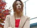 パンツルックの失禁女