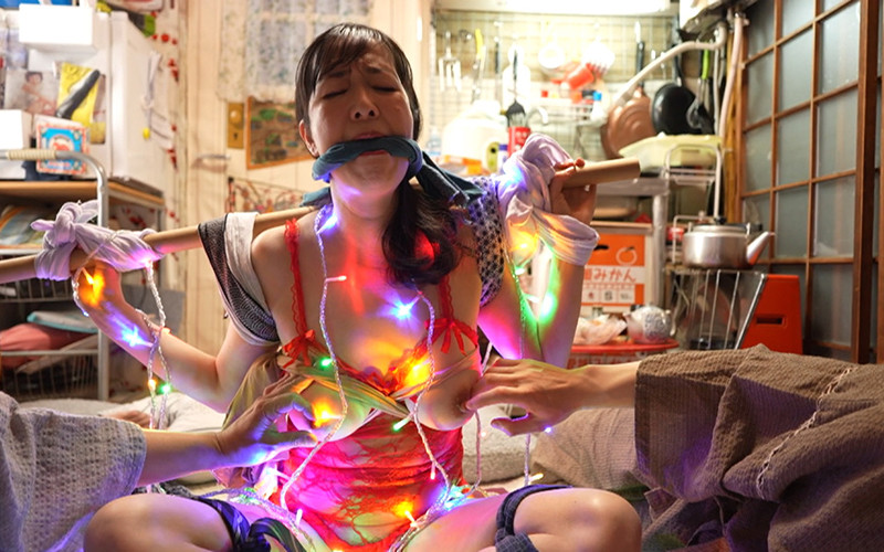 素人の縛り生中出し【色白ぽっちゃり肉便器妻編】 画像1