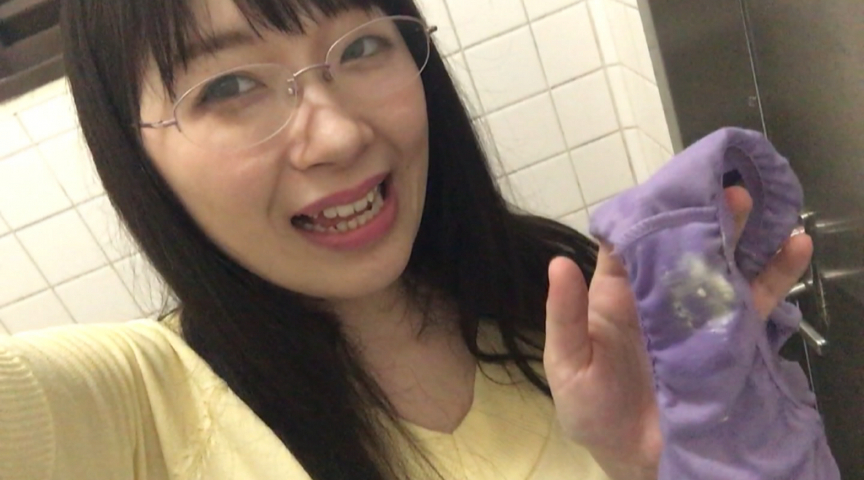 セーラー服熟女恥ずかしいパンツの染み 新川愛七 | DUGAエロ動画データベース
