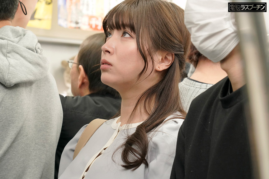 満員電車で羽交い絞め乳首開発される美女2 橘内ひなた 画像1