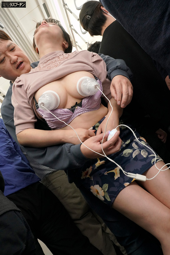 満員電車で羽交い絞め乳首開発される美女2 橘内ひなた 画像10