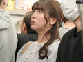 満員電車で羽交い絞め乳首開発される美女2 橘内ひなた サンプル画像1