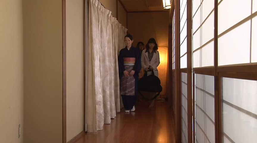 女性社員だけの宴会に勘違いで呼ばれたピンクコンパニオン