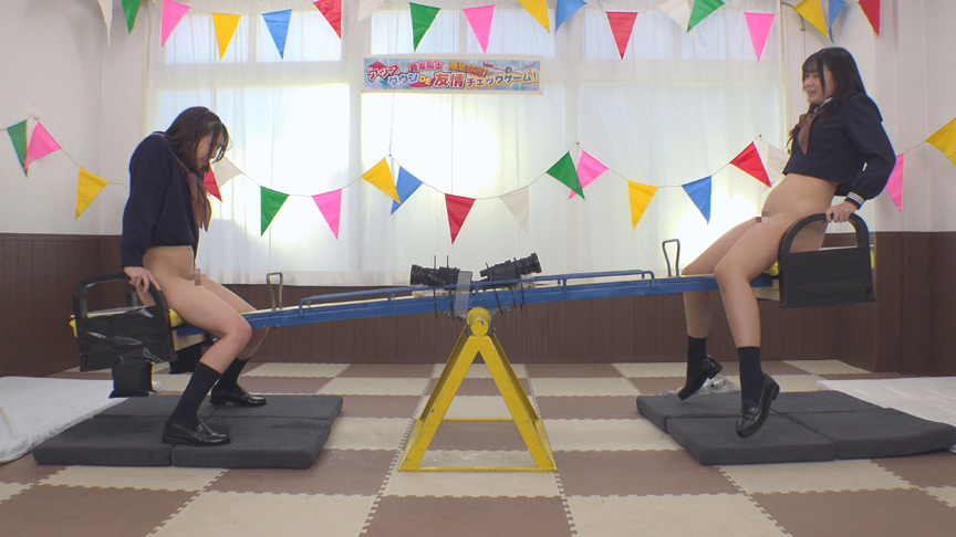 どでか固定ディルドシーソー対決！～りな＆ゆいな編～ 画像4