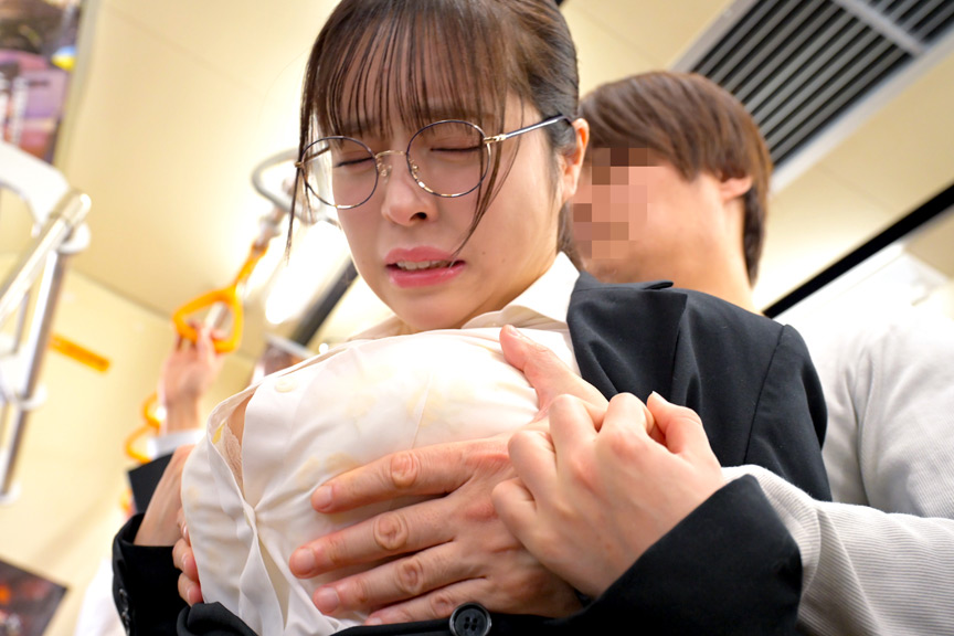 ぷるぷる神乳痴○3 中出しが拒めない新卒リクスーOL 画像3