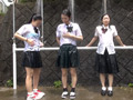 初めての制服シャワー 画像1