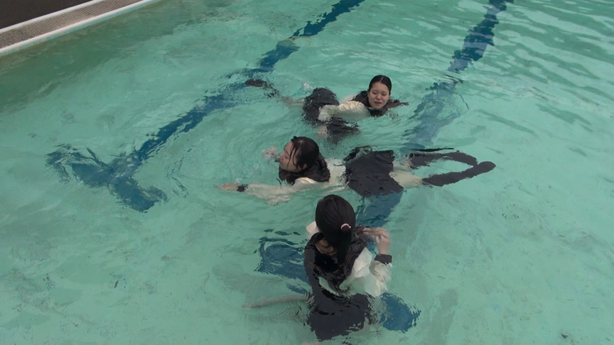 三つ巴の水中遊泳 画像2
