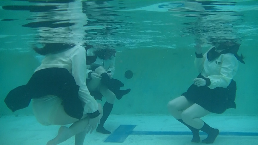 三つ巴の水中遊泳 画像4