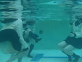 三つ巴の水中遊泳 4