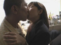 中年男と少女のしつこいキス 画像18