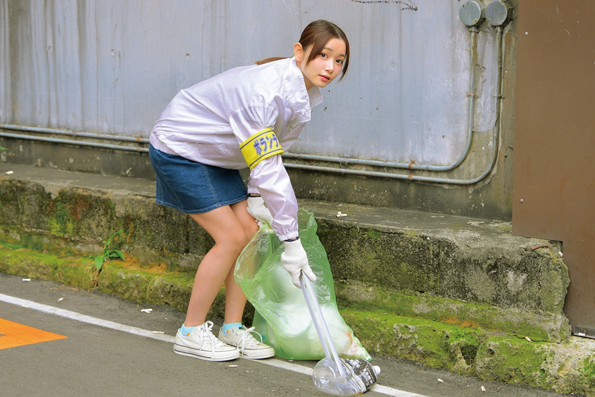 ピュアな女の子が童貞君に生中出し筆おろしSPECIAL！ 画像1