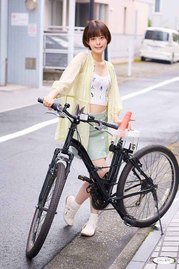 オシッコ我慢潮吹き街中アクメ自転車がイクッ！月乃ルナ 画像1