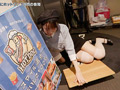 人気 AV 女優が挑戦！イカサレ屋台の中で 潮吹きながらホットドッグ売ってください！赤名いと