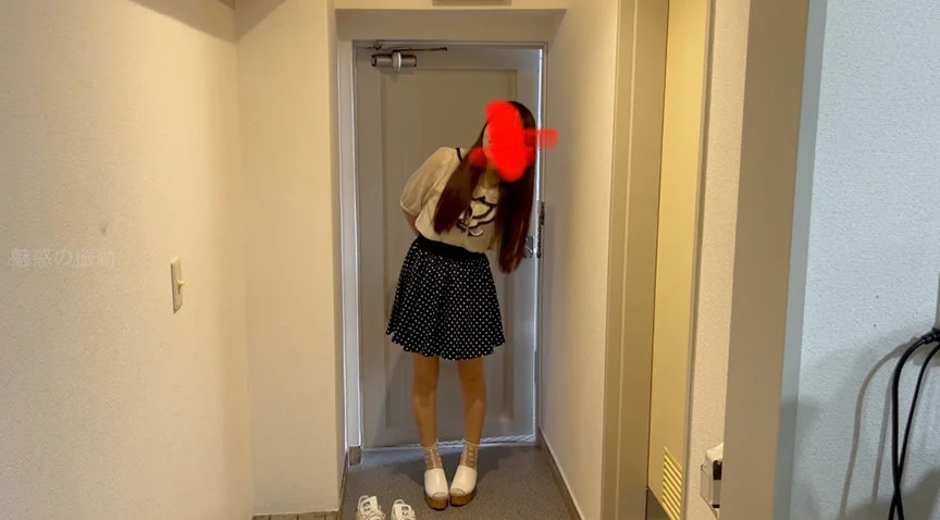 お姉ちゃんの友達のあいなが家に来て電気アンマやられた
