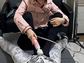 [shindou-0240] スレンダーS女Ainaちゃんのベッド拘束電気アンマ地獄！