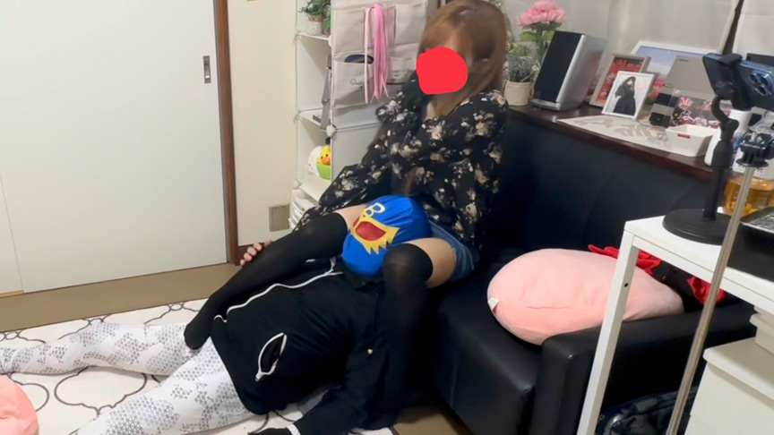【X女王様】ドS彼女の首4の字と電気アンマで完全敗北 画像4