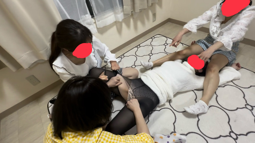 みーなちゃんに3人がかりで電気アンマ＆くすぐりの刑 画像10