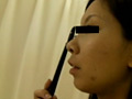 [shinsyu-0569] 某メガネショップで視力検査中のパンツを盗撮した映像のキャプチャ画像 10