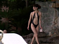 全裸に特殊メイク水着でプールサイド歩けますか！？ サンプル画像4