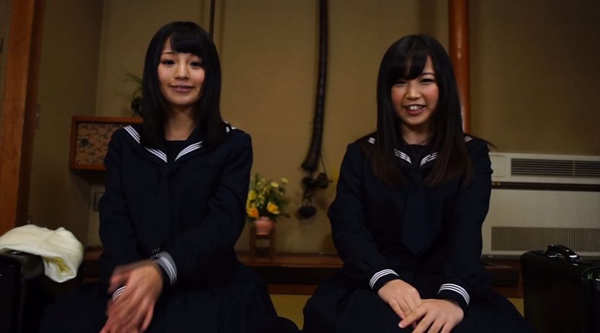 スケベオヤジが待ち構える混浴温泉で、何も知らない地元の女子校生がバスタオル一枚で温泉レポート！ 見知らぬオヤジの勃起チ○ポに囲まれたら、初めての羞恥セックスを受け入れてしまうのか！？