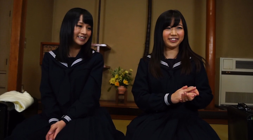 スケベオヤジが待ち構える混浴温泉で、何も知らない地元の女子校生がバスタオル一枚で温泉レポート！ 見知らぬオヤジの勃起チ○ポに囲まれたら、初めての羞恥セックスを受け入れてしまうのか！？