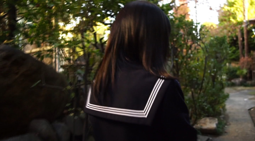 スケベオヤジが待ち構える混浴温泉で、何も知らない地元の女子校生がバスタオル一枚で温泉レポート！ 見知らぬオヤジの勃起チ○ポに囲まれたら、初めての羞恥セックスを受け入れてしまうのか！？