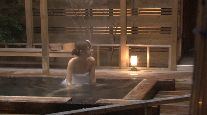 「寝取られ願望」 愛する妻が目の前の他人チ○ポに戸惑い！欲情！真正中出し！！自慢の妻をハダカで男湯へ4