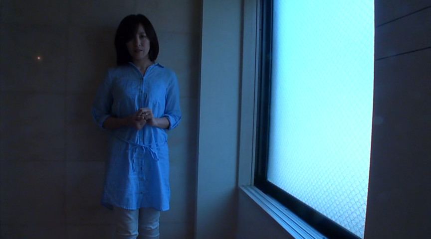 旦那の浮気を言い訳に自らの性欲を発散させる清楚系人妻 谷原希美 38歳 AV Debut 恥じらいながらも…どんな行為でも受け止める淫乱SEX
