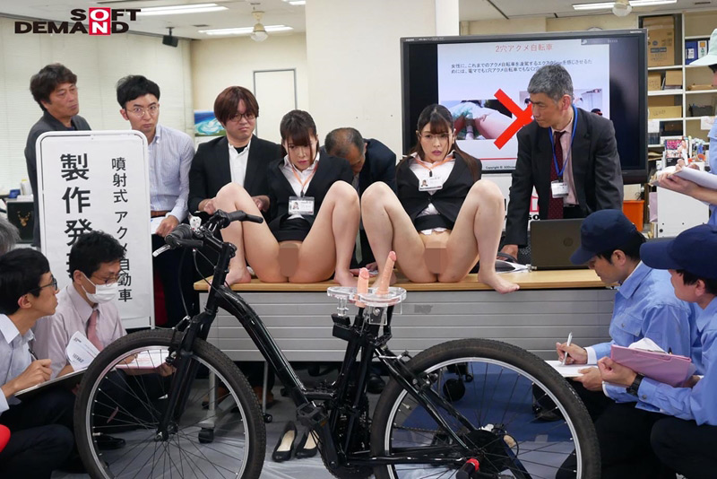 SOD女子社員 アクメ自転車がイクッ！ 2名の女子社員のサンプル画像