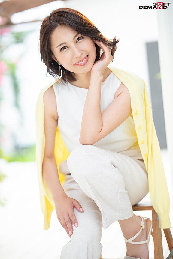 「美」と「聡明さ」を兼ね備えた現役美容家 41歳 佐田茉莉子 AV DEBUT