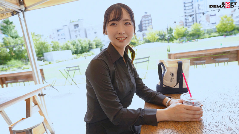 【初撮り】AV志願のカフェ店員 れいみちゃん 25歳 画像1