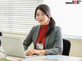 平日のオフィスでいきなりデカチン即ハメ！ 守屋よしの 画像1