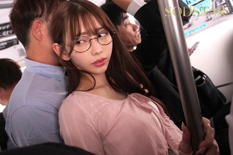 文系女子大生が吊り革拘束立ちバックで膝ガク潮吹き 画像1