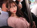 通学中に読書にふける文系女子大生が吊り革拘束立ちバックで膝ガク潮吹き お漏らししながらイク快感が忘れられず痴○好みの女に… 一宮るい