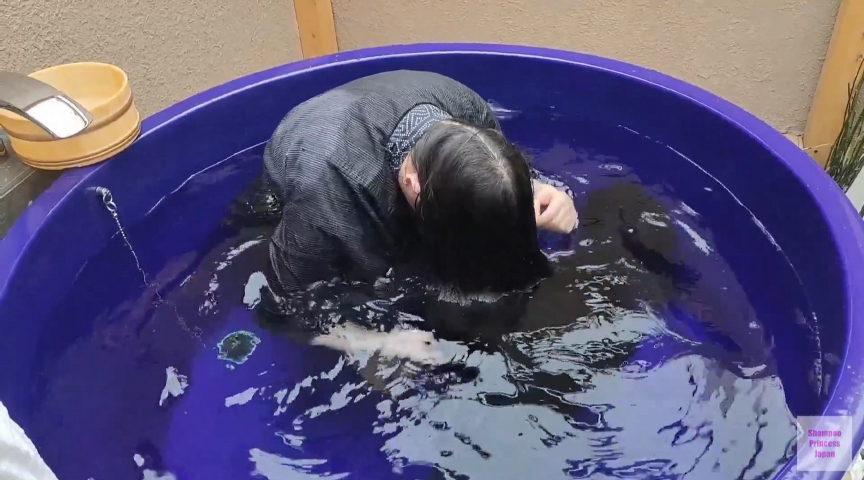 濡れ髪貞子が艶めかしいスーパーロングヘア若妻 画像2