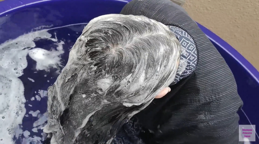 濡れ髪貞子が艶めかしいスーパーロングヘア若妻 画像3