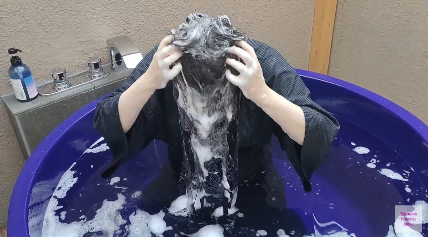 濡れ髪貞子が艶めかしいスーパーロングヘア若妻 画像4