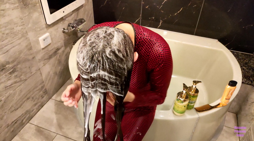 シャンプーを含んだ濡れ髪が、鞭の如く撓る 画像2