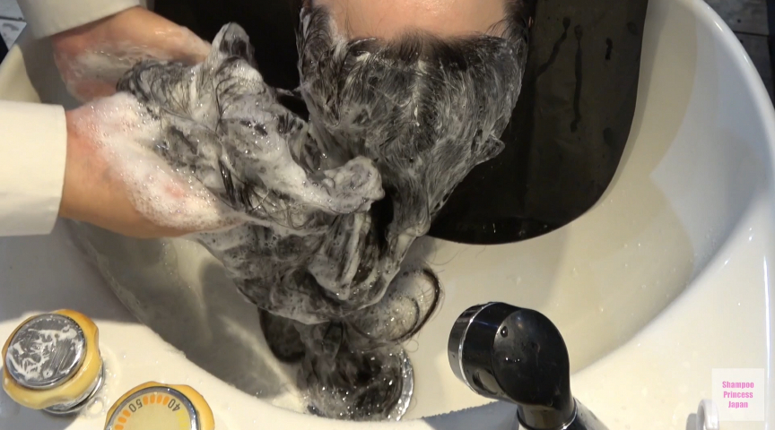 黒髪スーパーロングヘア女子○生 先生と禁断シャンプー 画像2