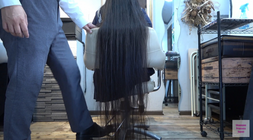 黒髪スーパーロングヘア女子○生 先生と禁断ヘアカット 画像3