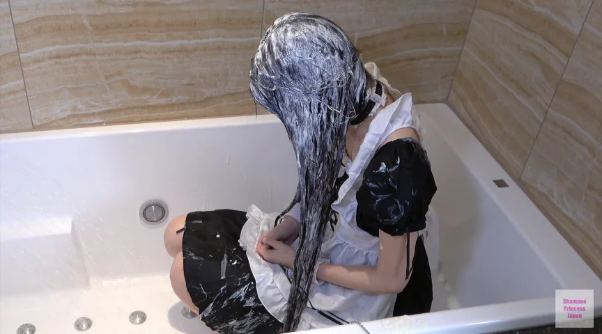 ロングヘアメイド 奉仕後のフォワードシャンプー