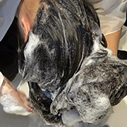黒髪スーパーロングヘアOL 男性上司と密会シャンプー