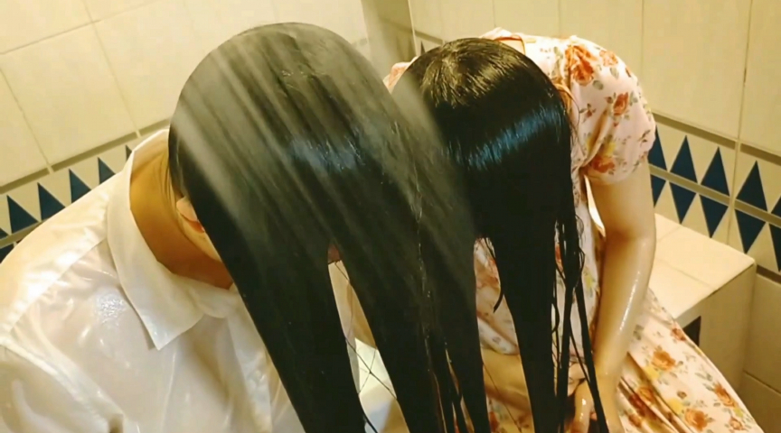 仲良しスーパーロングヘア姉妹の相互シャンプー初体験1 画像5