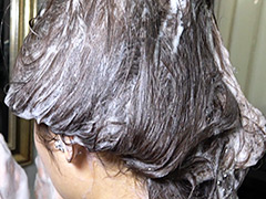 茶髪ロング人妻 髪フェチ美容師と閉店後のシャンプー密会